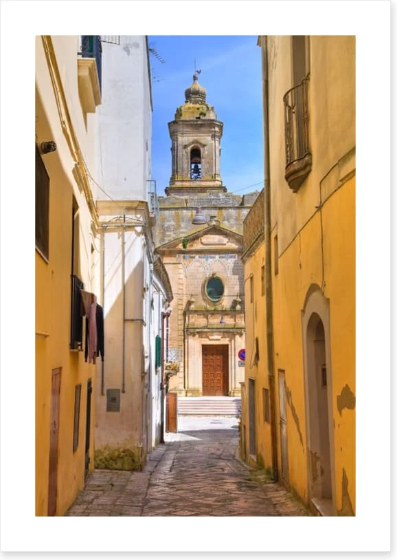 Montescaglioso alleyway, Italy - Image 2