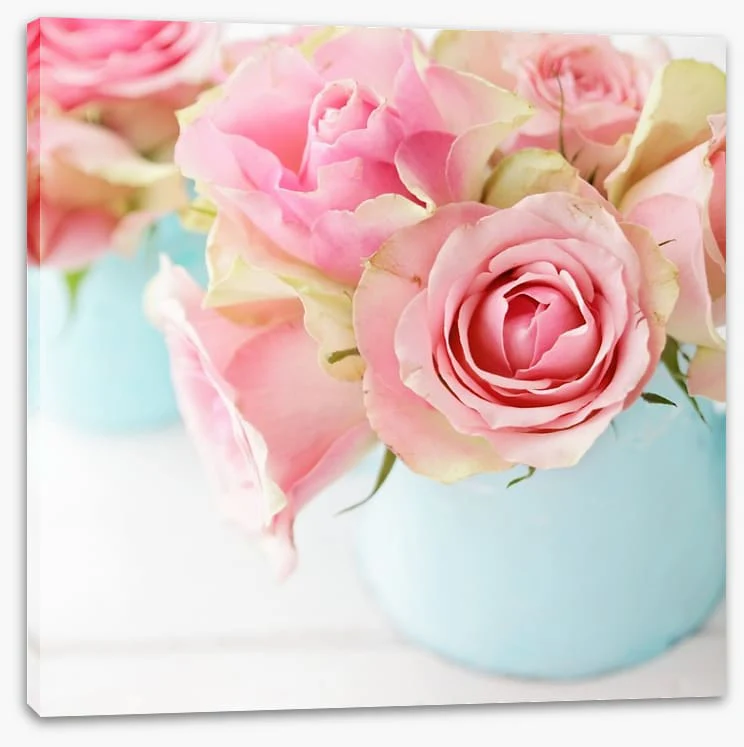 Pink roses in a vase - Image 2