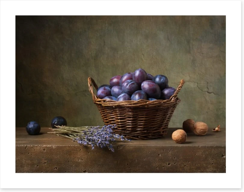 Plums in a basket - Image 2