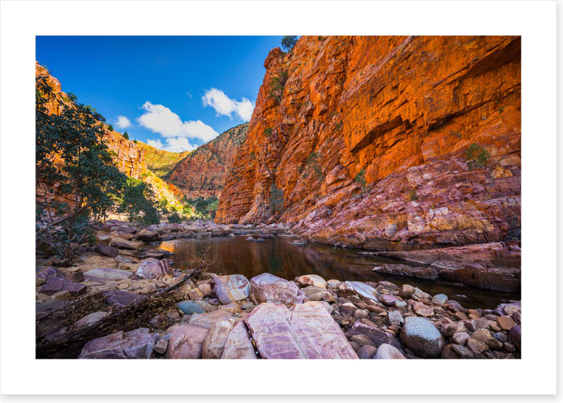 Surrounded by sandstone - Image 2